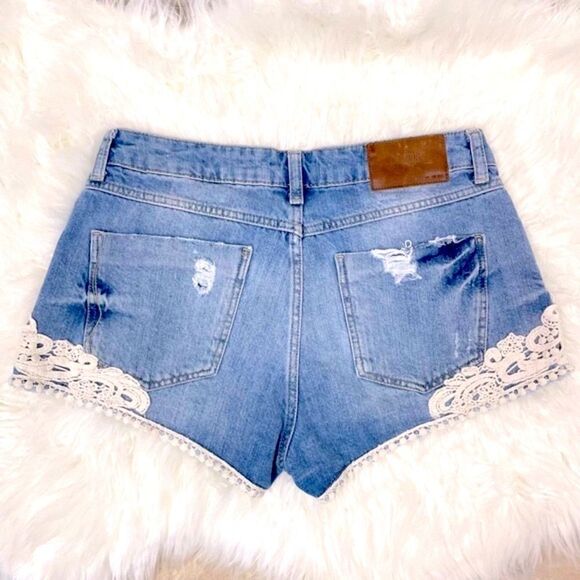 Zara | TRF denim embroidered shorts 02 distressed Daisy Dukes , 5 pocket. - Picture 1 of 7